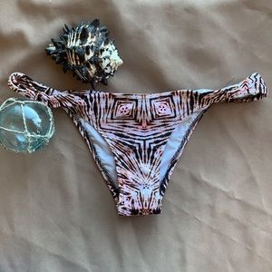 Super cute Volcom Tye Dye Pattern  Bikini Bottom Sz M.
